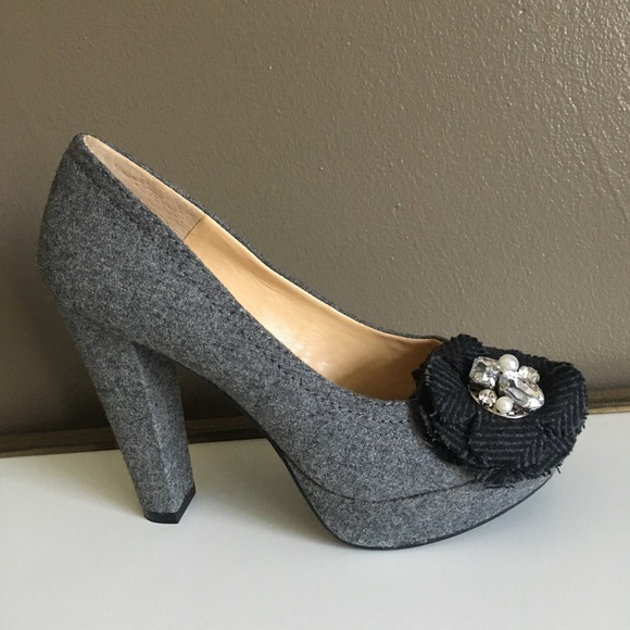 Gianni Bini Shoes - Gianni Bini Jewel Detailed Platform Pumps - Size 6